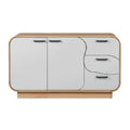 Moderne kast met organische vormen en houten afwerking