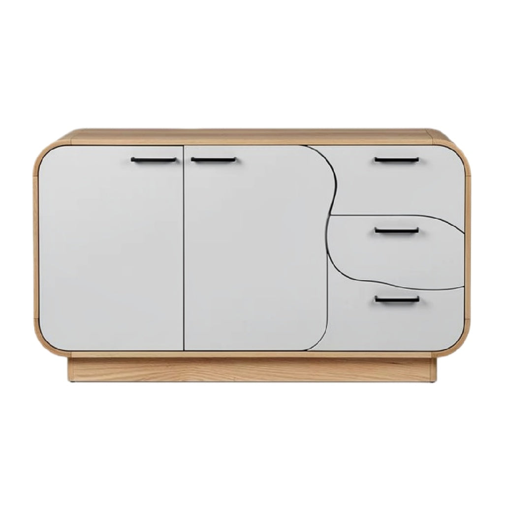 Moderne kast met organische vormen en houten afwerking