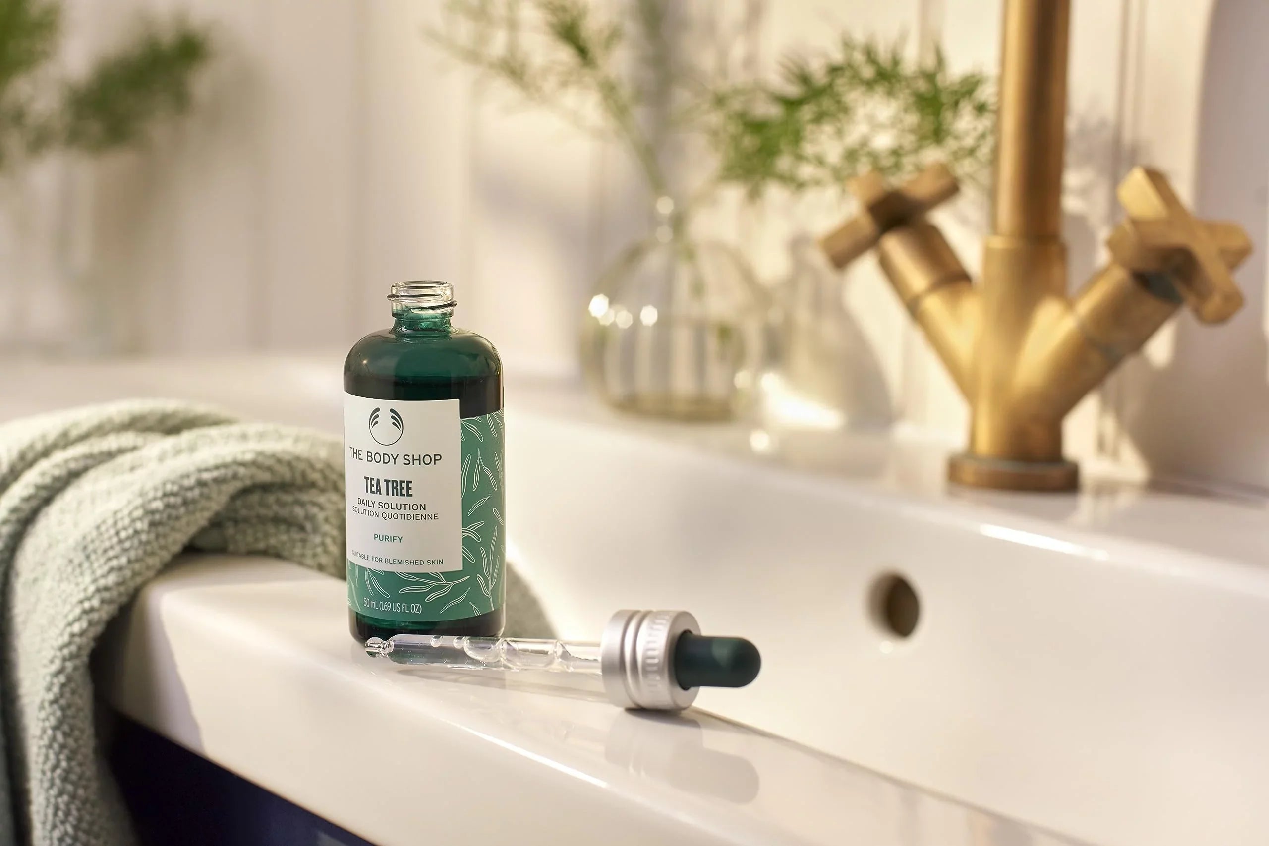 The Body Shop Tea Tree Daily Solution Serum - Purifying - For Oily; Blemished Skin - 1.69 Fl Oz.
