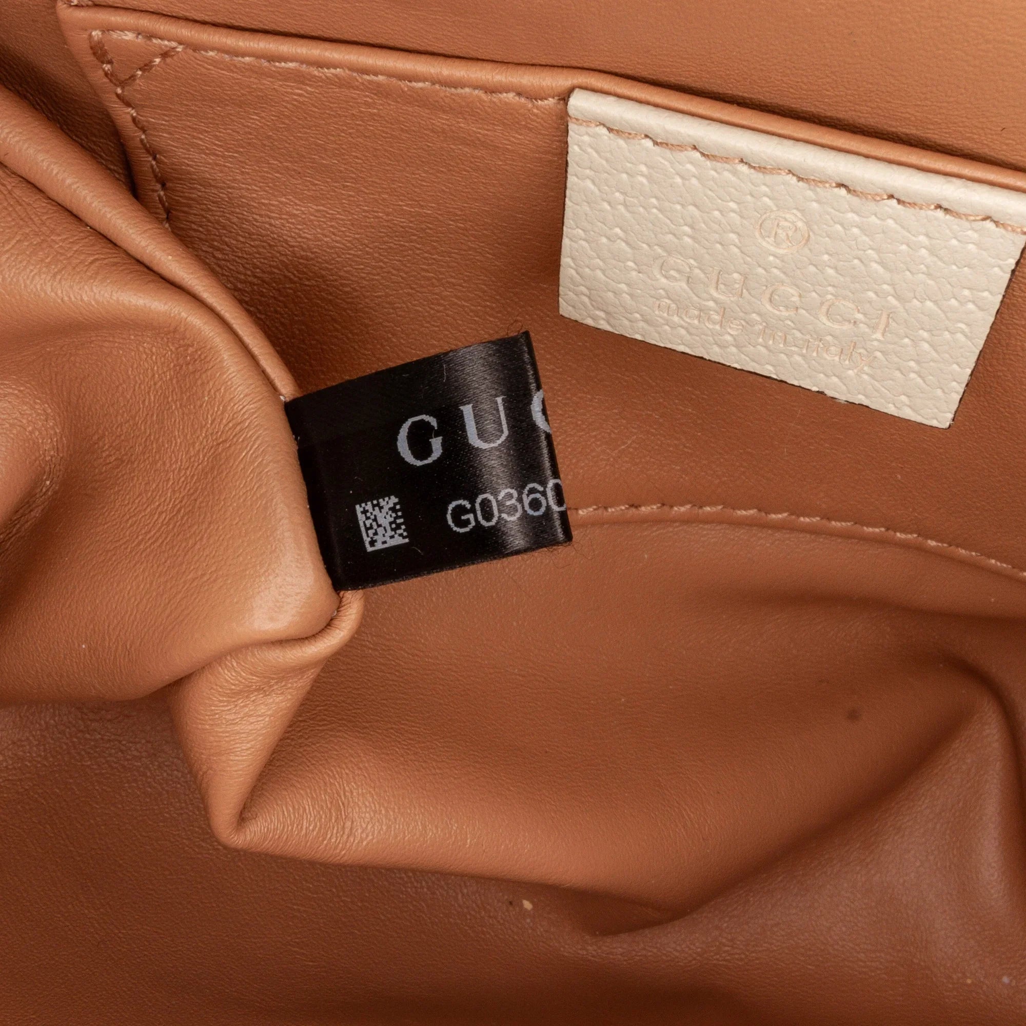 Pre-Owned Authenticated Gucci Small Berry Padlock Shoulder Bag Calf Leather White Unisex (New with Defects)
