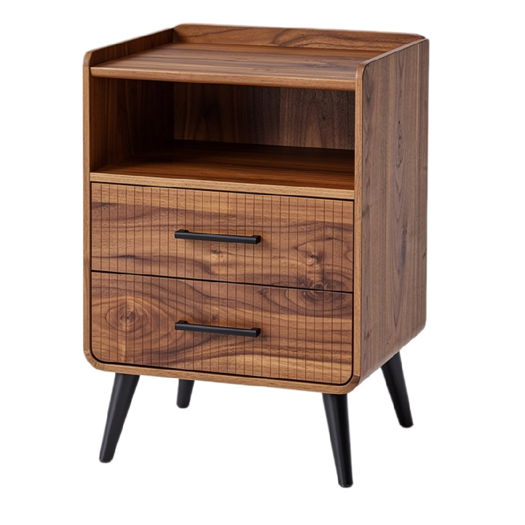 "Moderne nachtkast met houten afwerking en metalen handgrepen"