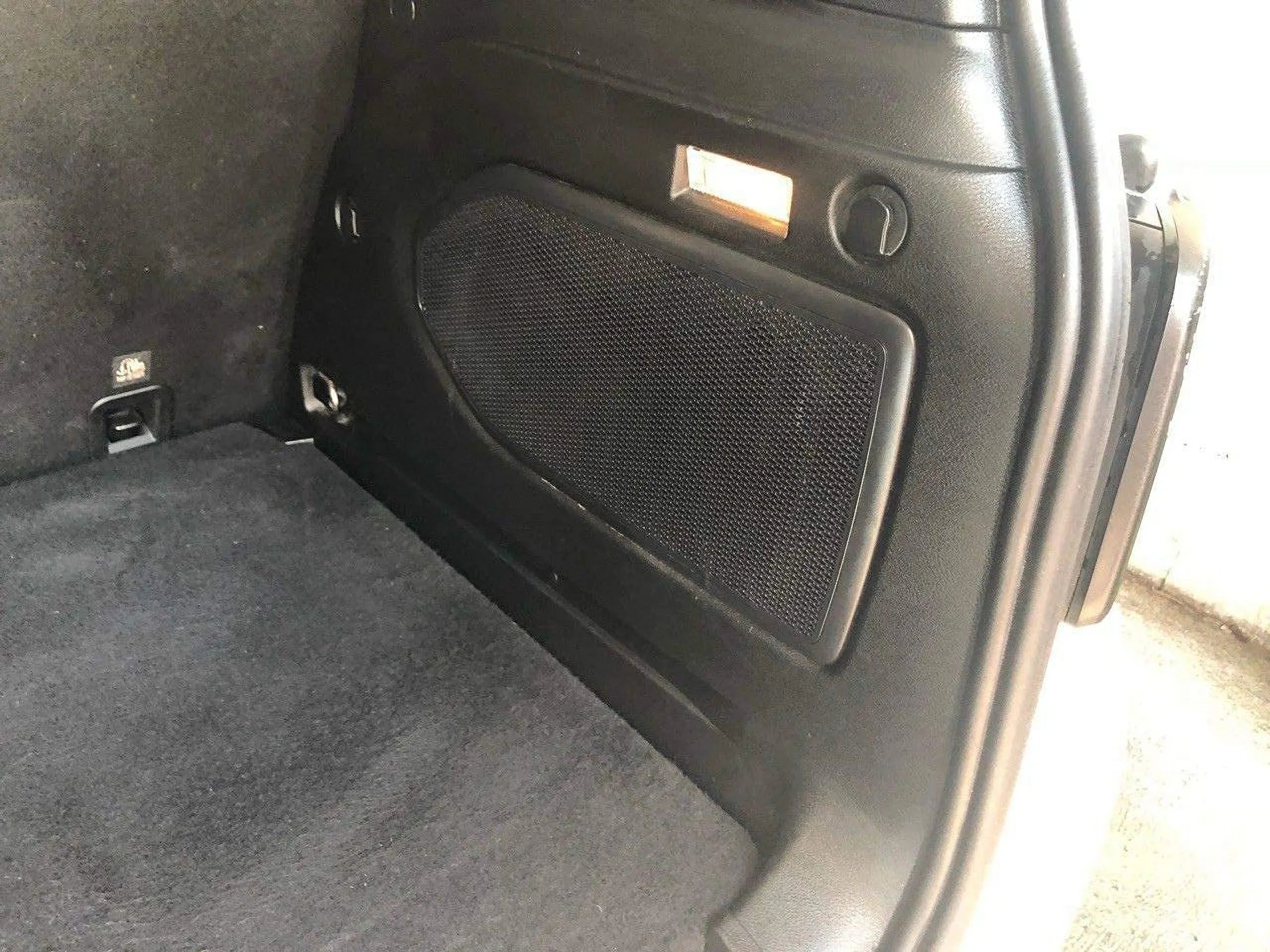 EACCESSORIES EA Cargo Liner – Trunk Mat for Jeep Renegade 2015-2023 – Weather-Resistant Trunk Mats for Cars with Raised Lip – Non-Slip Car Trunk Mat Rubber – Easy to Install – Laser Pre-Cut Design