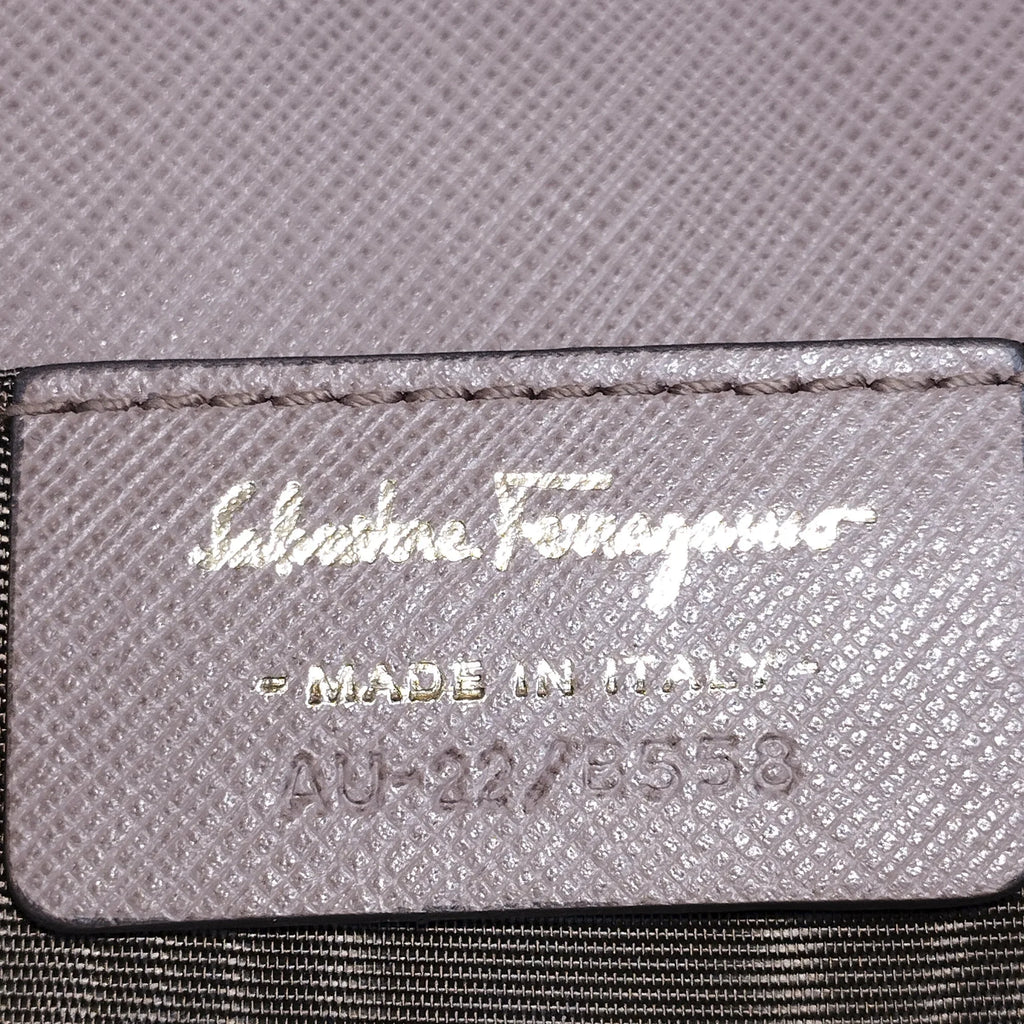 Pre-Owned Authenticated Ferragamo Small Vara Ginny Crossbody Calf Leather Pink Crossbody Bag Unisex (Good)