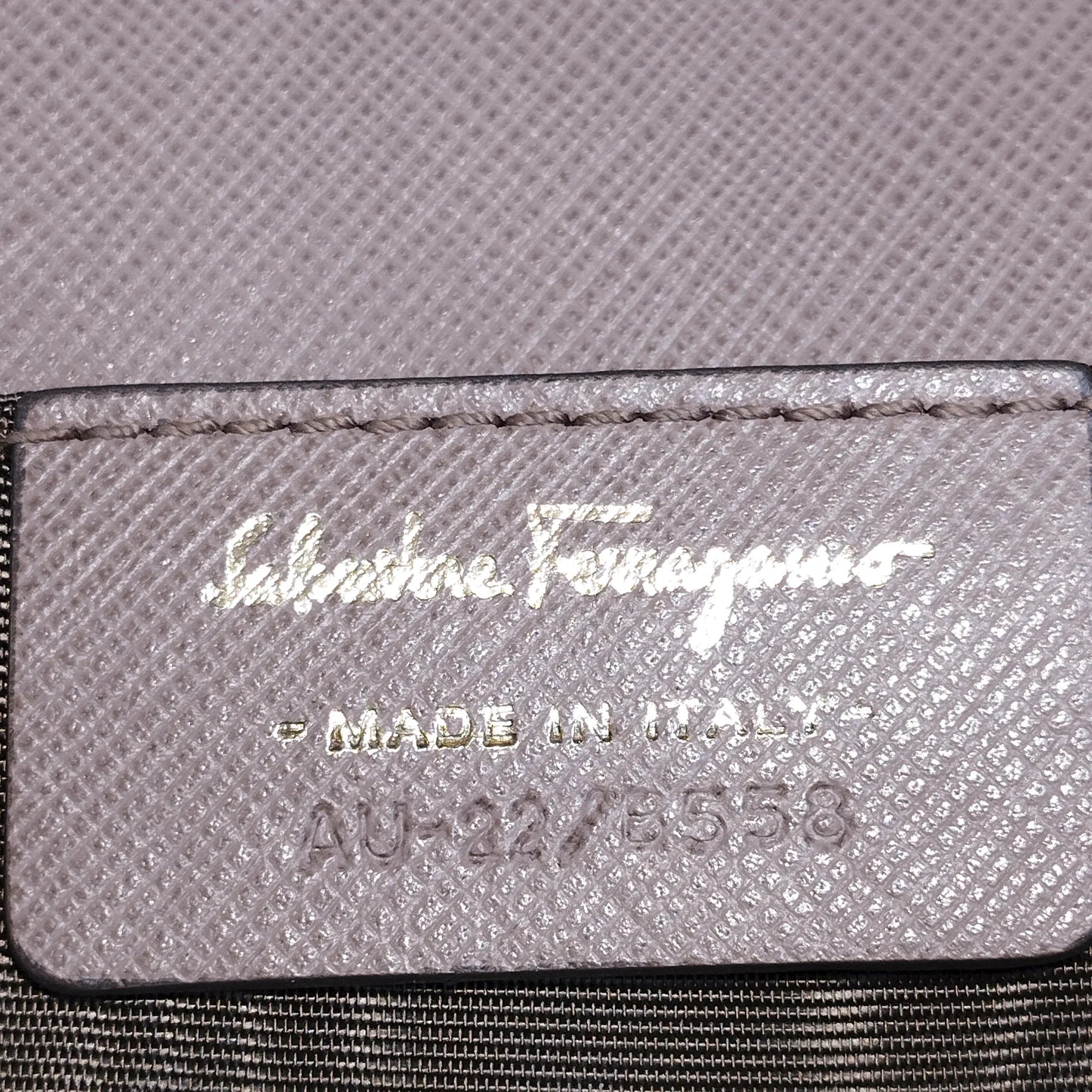 Pre-Owned Authenticated Ferragamo Small Vara Ginny Crossbody Calf Leather Pink Crossbody Bag Unisex (Good)
