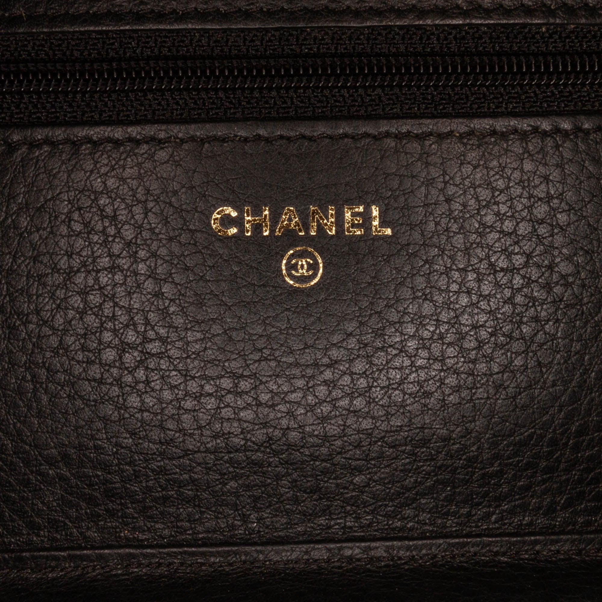 Pre-Owned Authenticated Chanel Studded Wallet on Chain Calf Leather Black Crossbody Bag Unisex (Good)