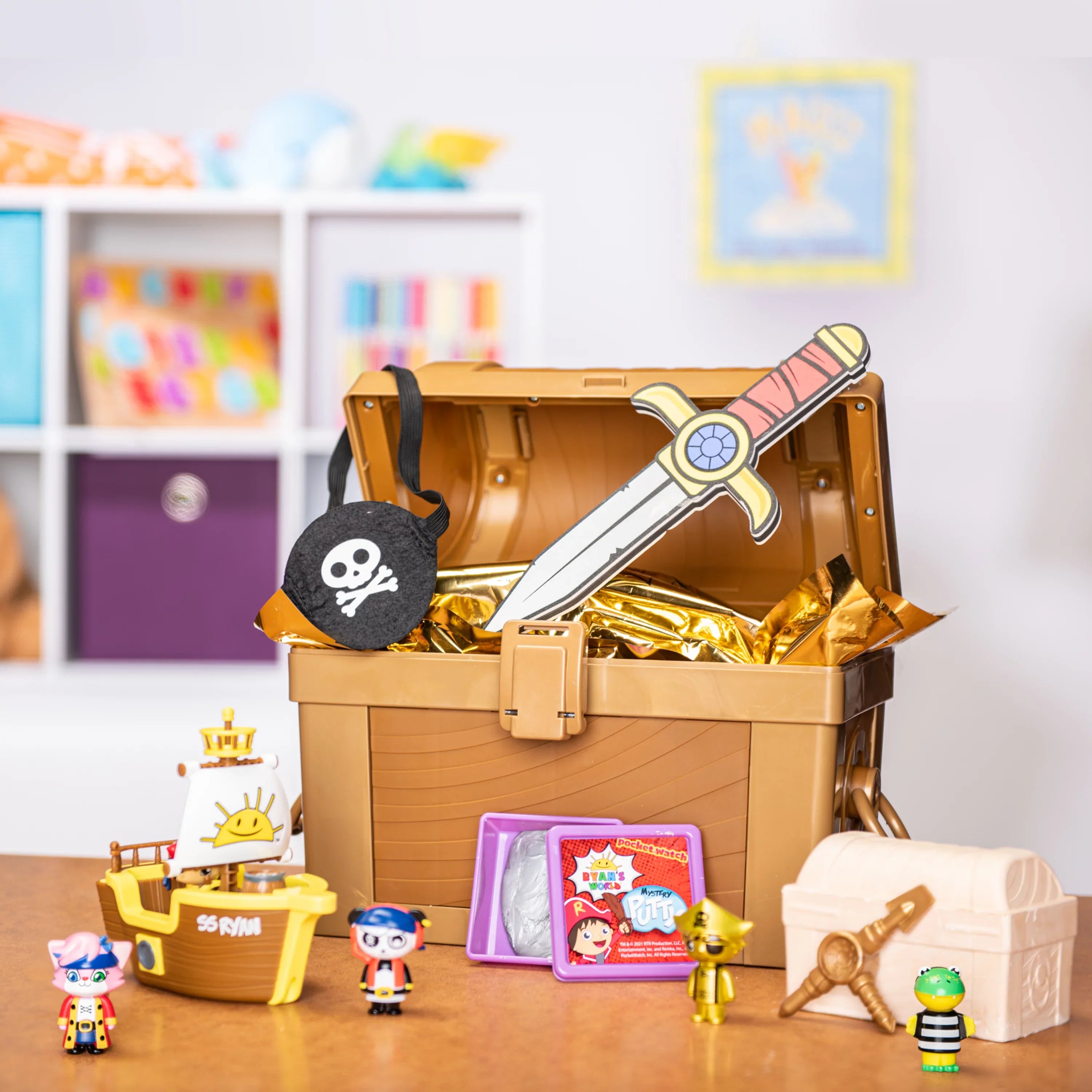 Ryans World Cap`n Ryan`s Micro Mystery Treasure Chest Toy