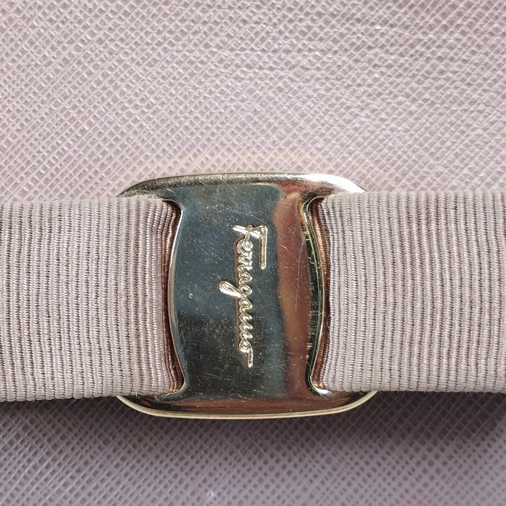 Pre-Owned Authenticated Ferragamo Small Vara Ginny Crossbody Calf Leather Pink Crossbody Bag Unisex (Good)