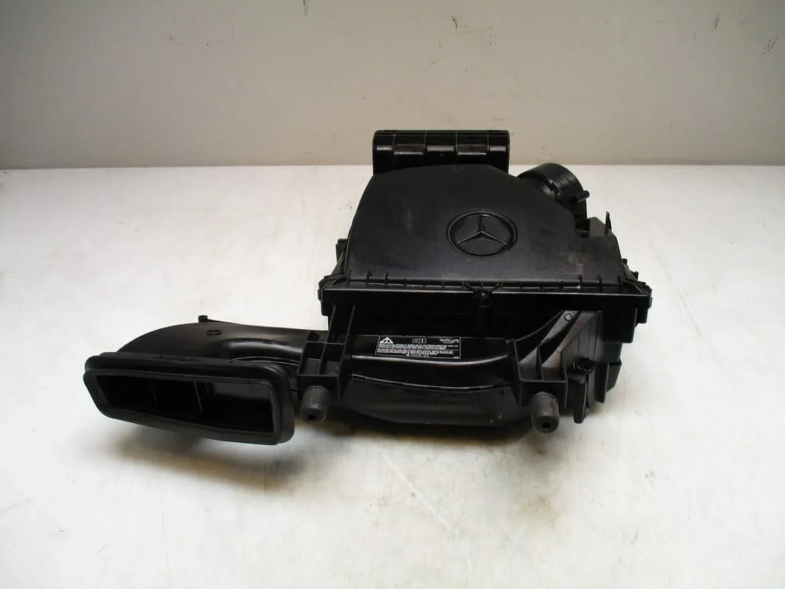 Pre-Owned 2023 Mercedes Sprinter Air Intake Box Cleaner OEM (Good)