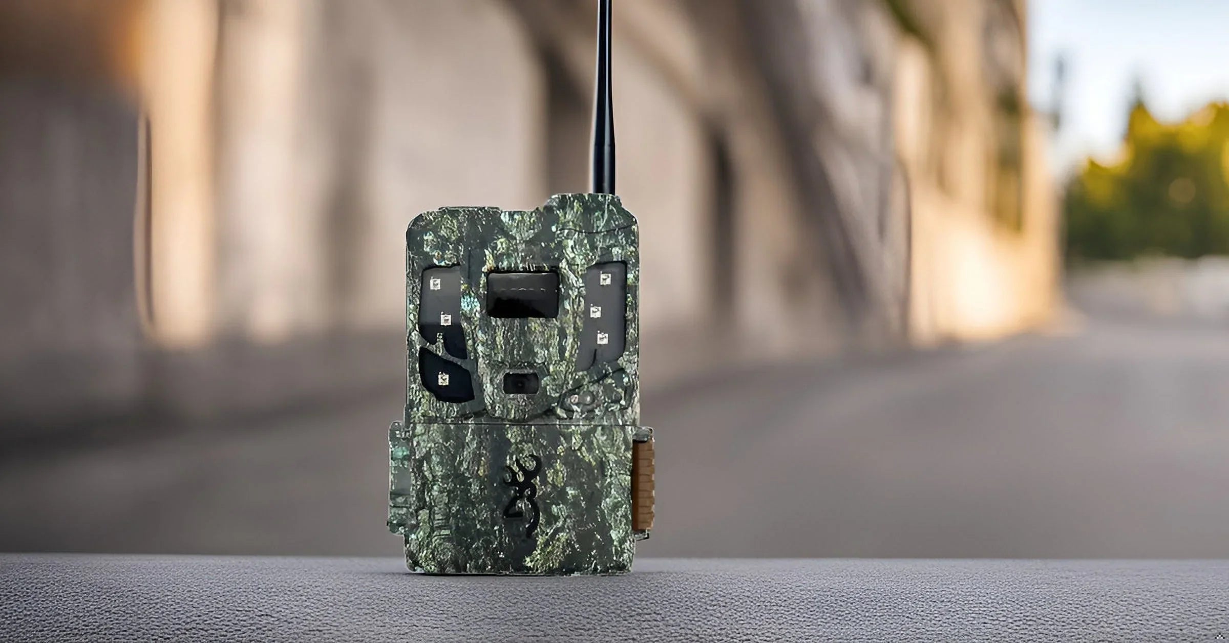 Browning 4PK Pro Scout Max HD Trail Camera; Security Box w/32GB M/Card & Reader