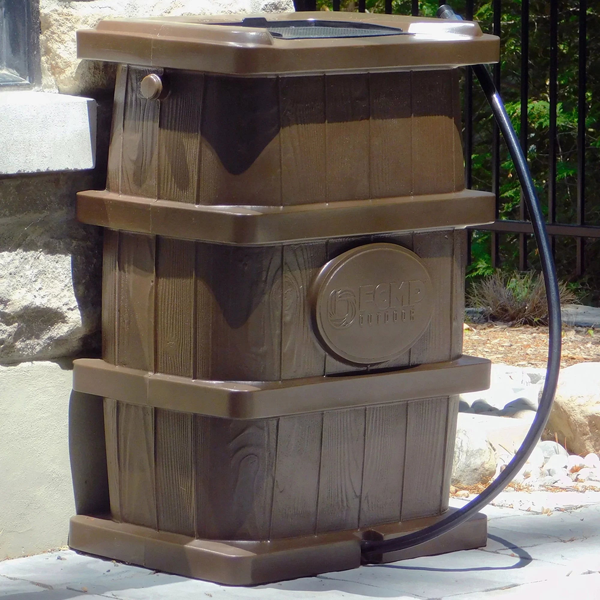 FCMP Outdoor WG4000 45 Gallon Wood Grain Rain Catcher Barrel; Brown