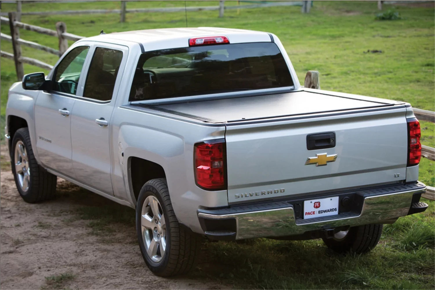 Pace Edwards Tr2136 Full-Metal Hard Retractable Manual Tonneau Cover Kit For 2019 Jeep Gladiator